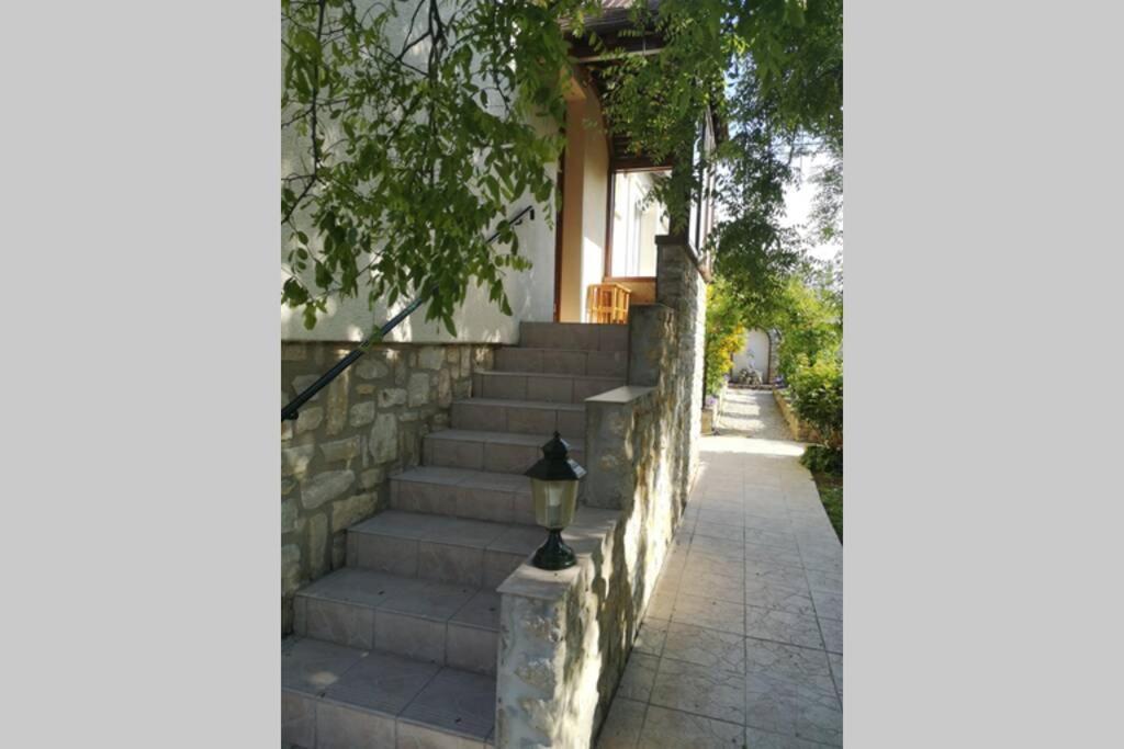 La Roseliere Maison Plain Pied Confortable Belle Decoration Jardin Magnifique 10 Mn A Pied Centre Ville Bayeux Proche Plages Du Debarquement Exteriér fotografie